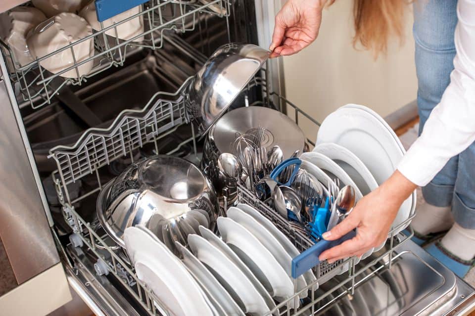 Sắp xếp chén đĩa đúng cách để tránh Máy rửa bát bị đọng nước