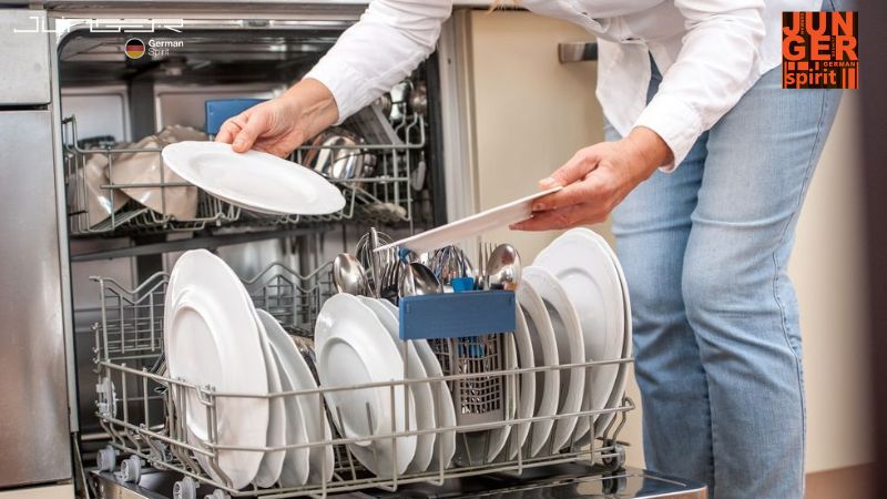 Máy rửa bát là thiết bị nhà bếp giúp bạn rửa sạch bát, đũa