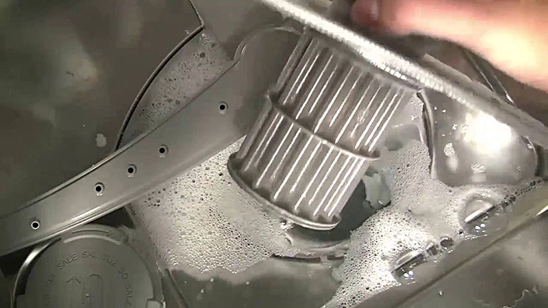 Máy rửa bát bị đọng nước, tắc nước, tràn nước phải làm sao?